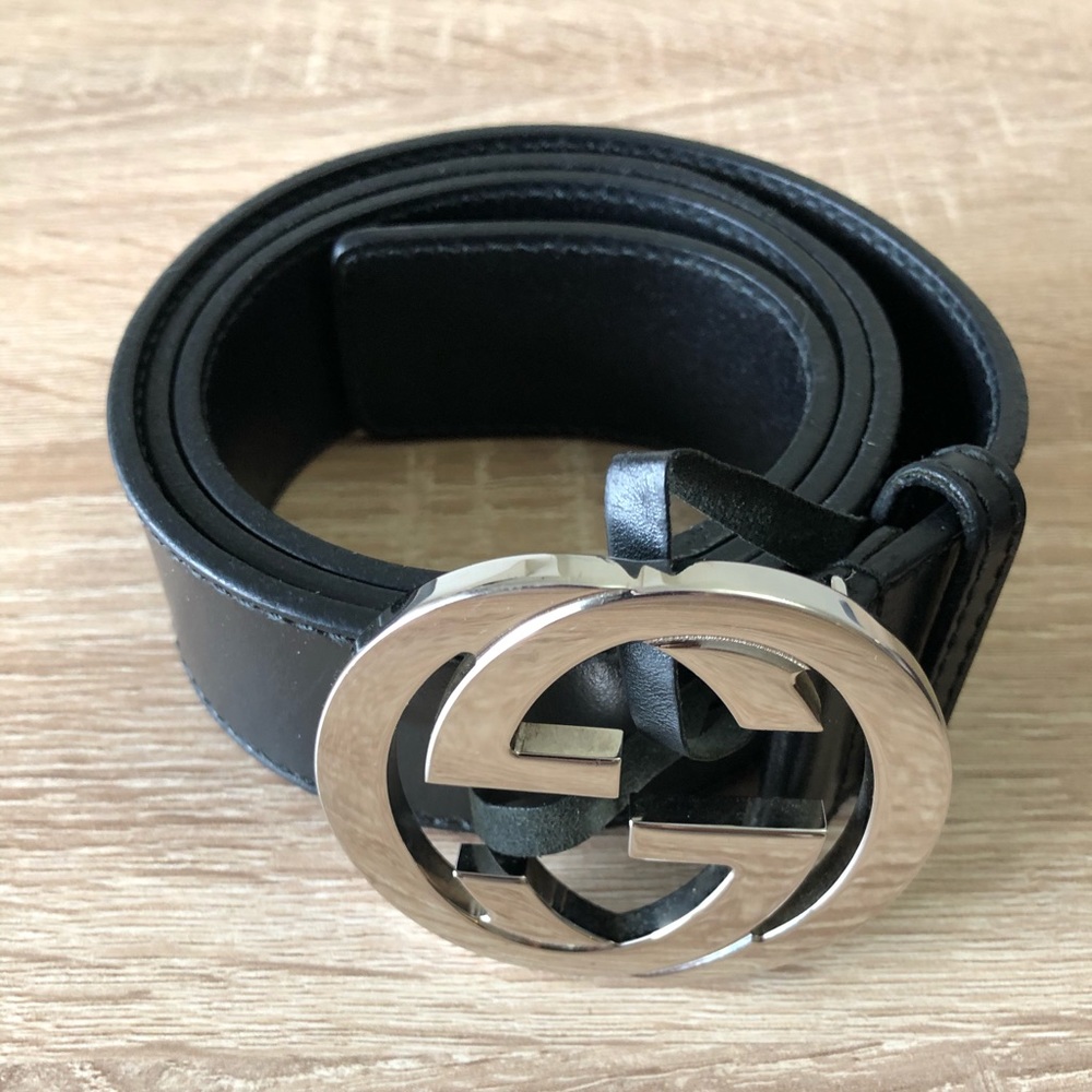 Leather belt with interlocking g